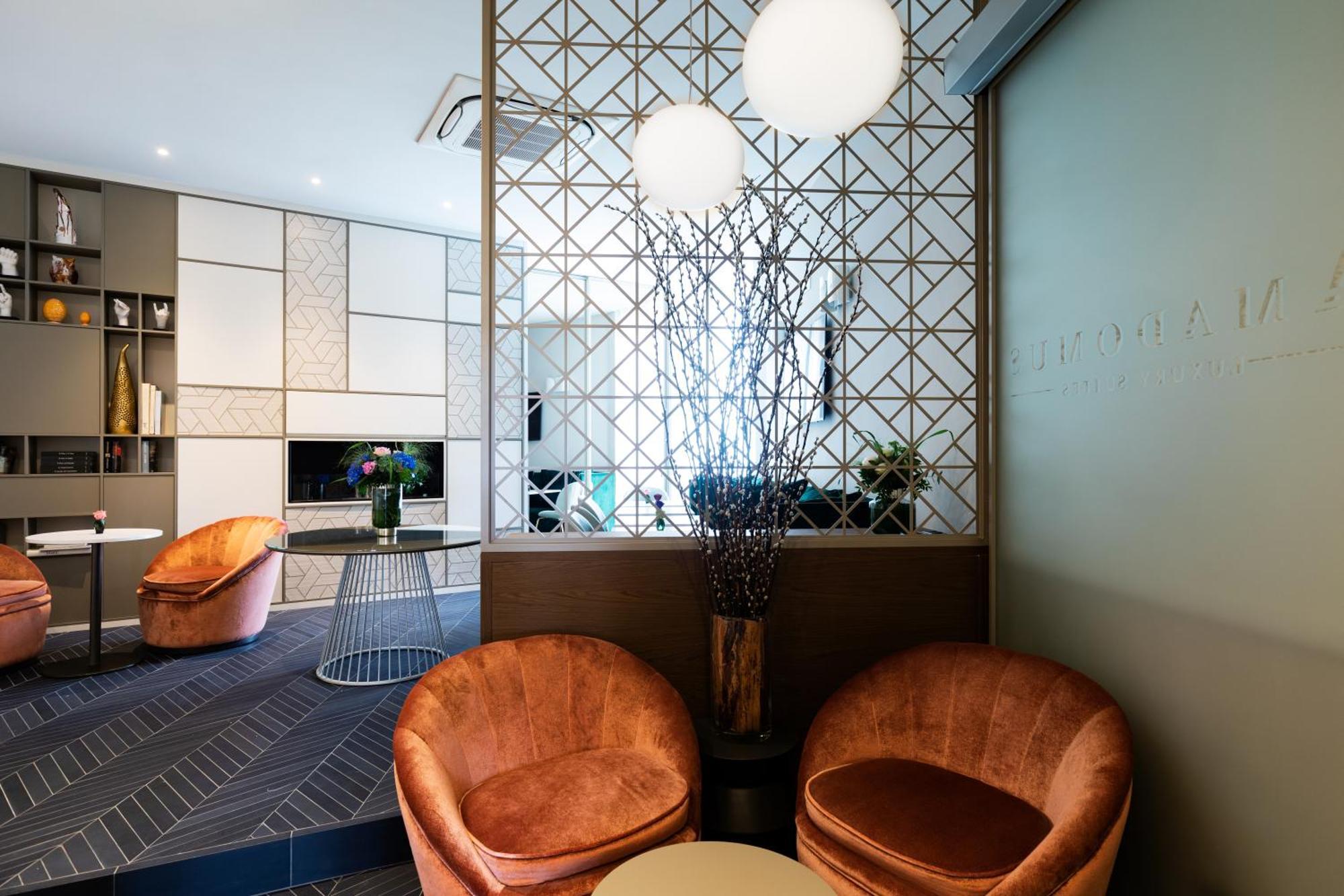 Amadomus Luxury Suites Neapel Exteriör bild