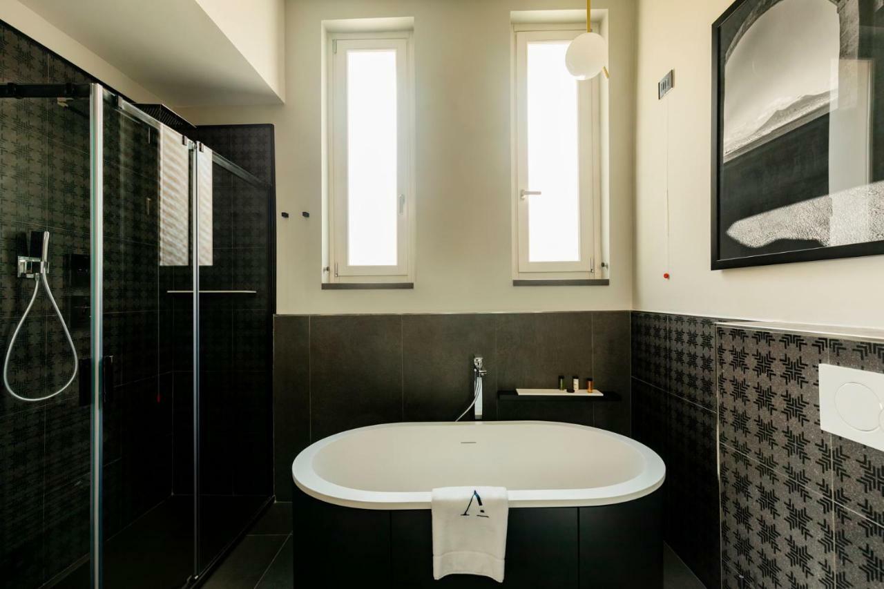 Amadomus Luxury Suites Neapel Exteriör bild