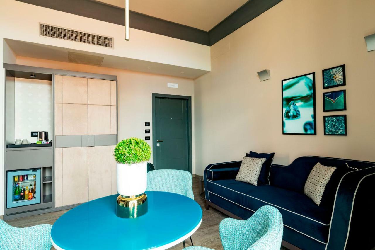 Amadomus Luxury Suites Neapel Exteriör bild