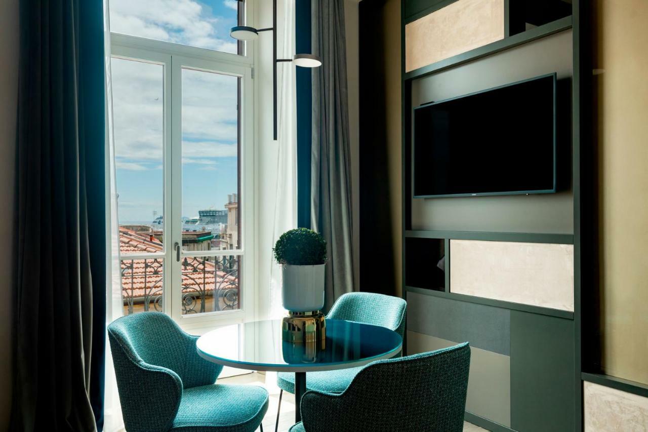 Amadomus Luxury Suites Neapel Exteriör bild